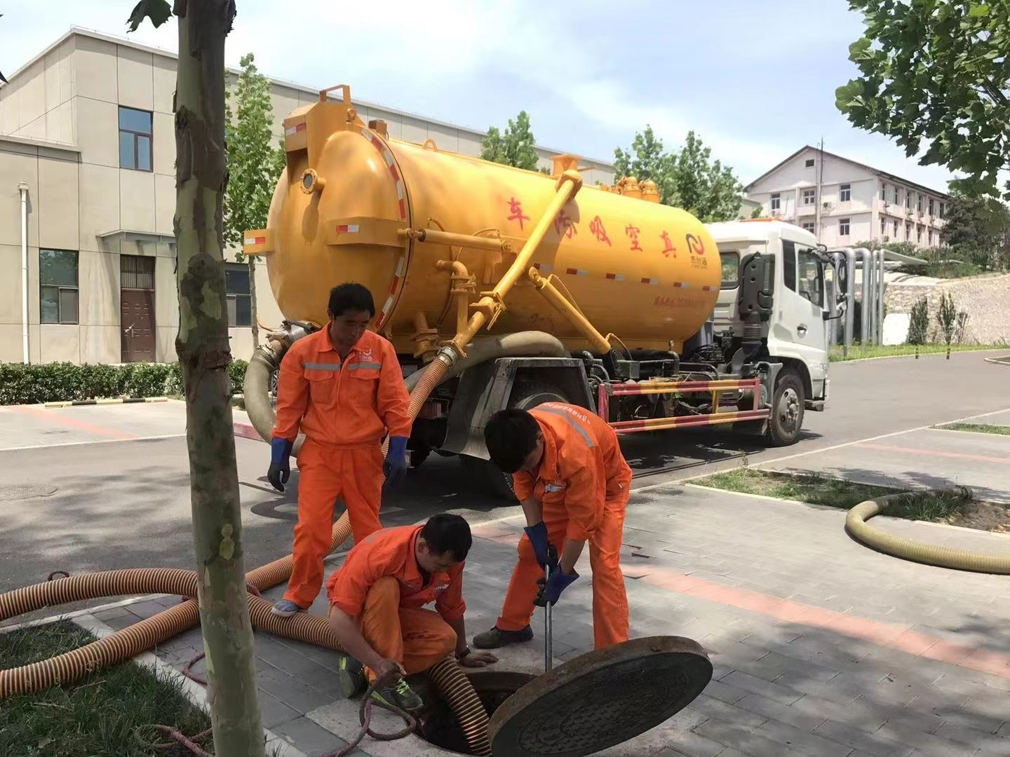 广东化粪池清理与5-8吨吸粪车施工效率分析